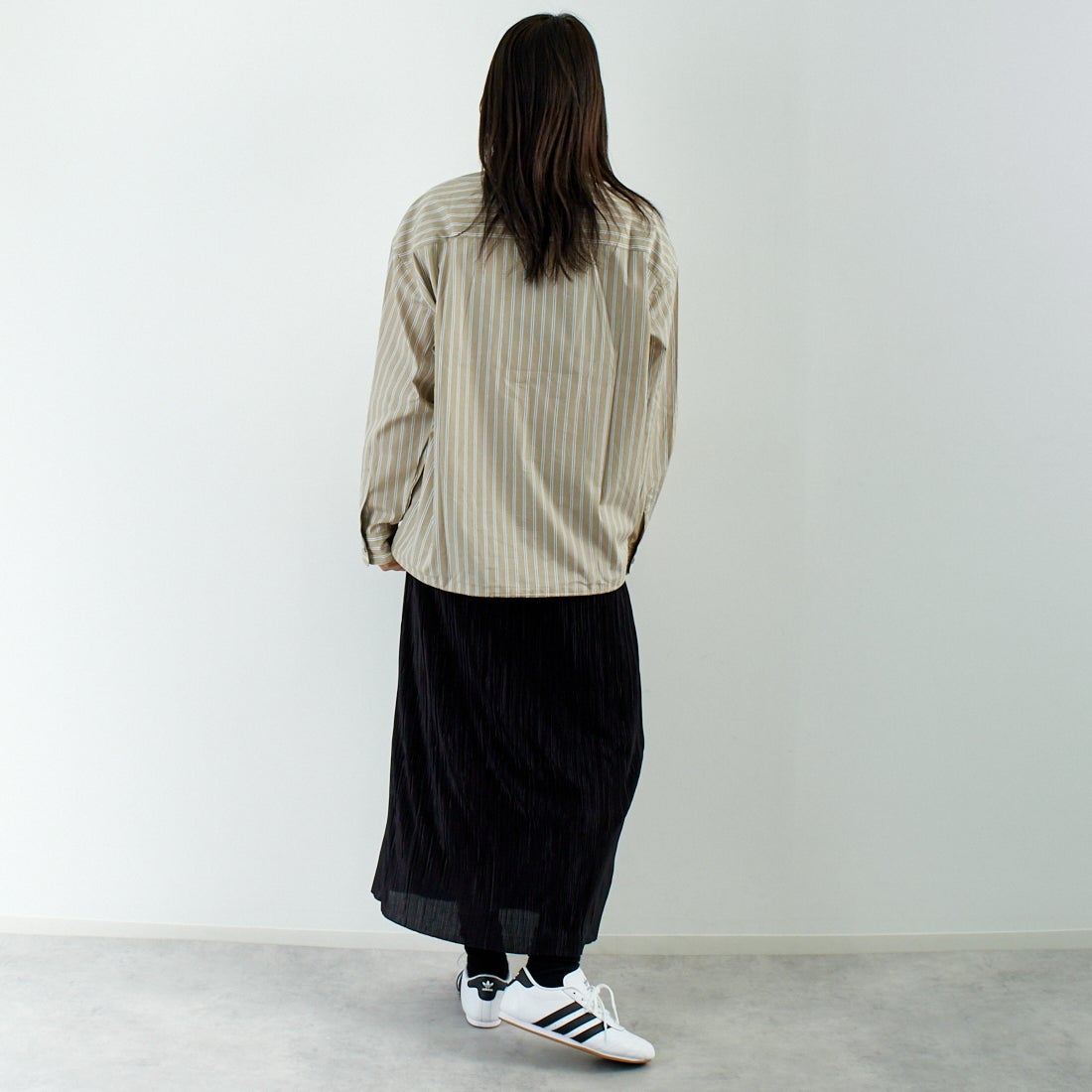 SLICK [スリック] 100/2 ストライプドローストリングシャツ [5155913] 505 BEIGE &&モデル身長：167cm 着用サイズ：0&&