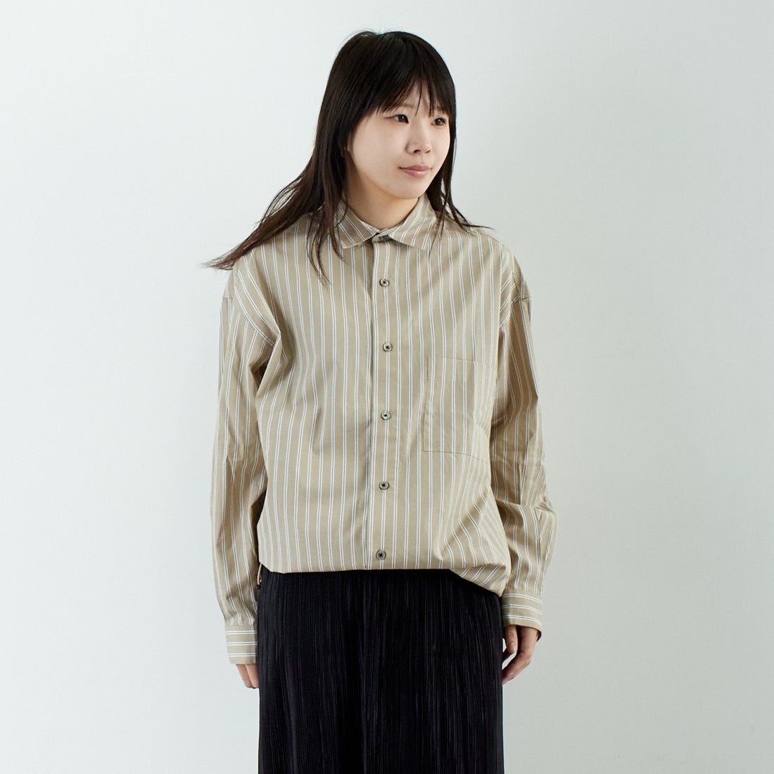 SLICK [スリック] 100/2 ストライプドローストリングシャツ [5155913] 505 BEIGE &&モデル身長：167cm 着用サイズ：0&&