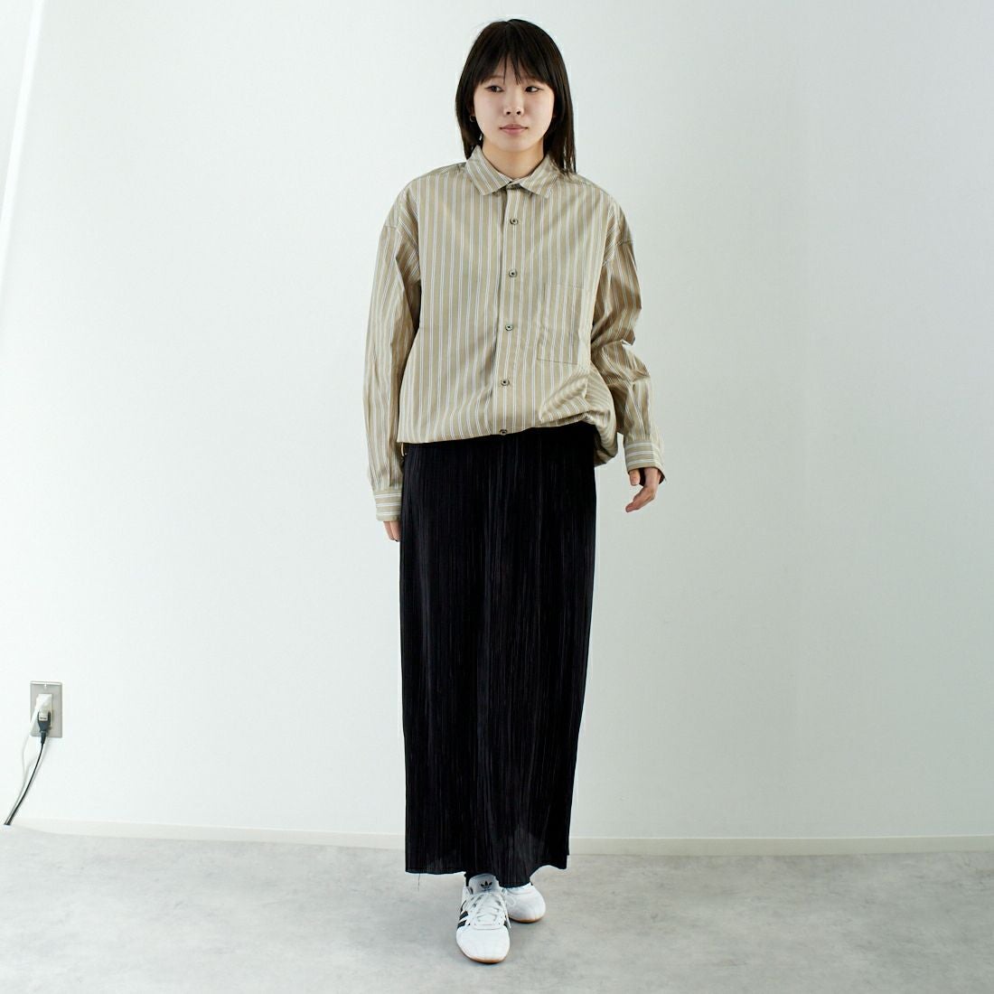 SLICK [スリック] 100/2 ストライプドローストリングシャツ [5155913] 505 BEIGE &&モデル身長：167cm 着用サイズ：0&&