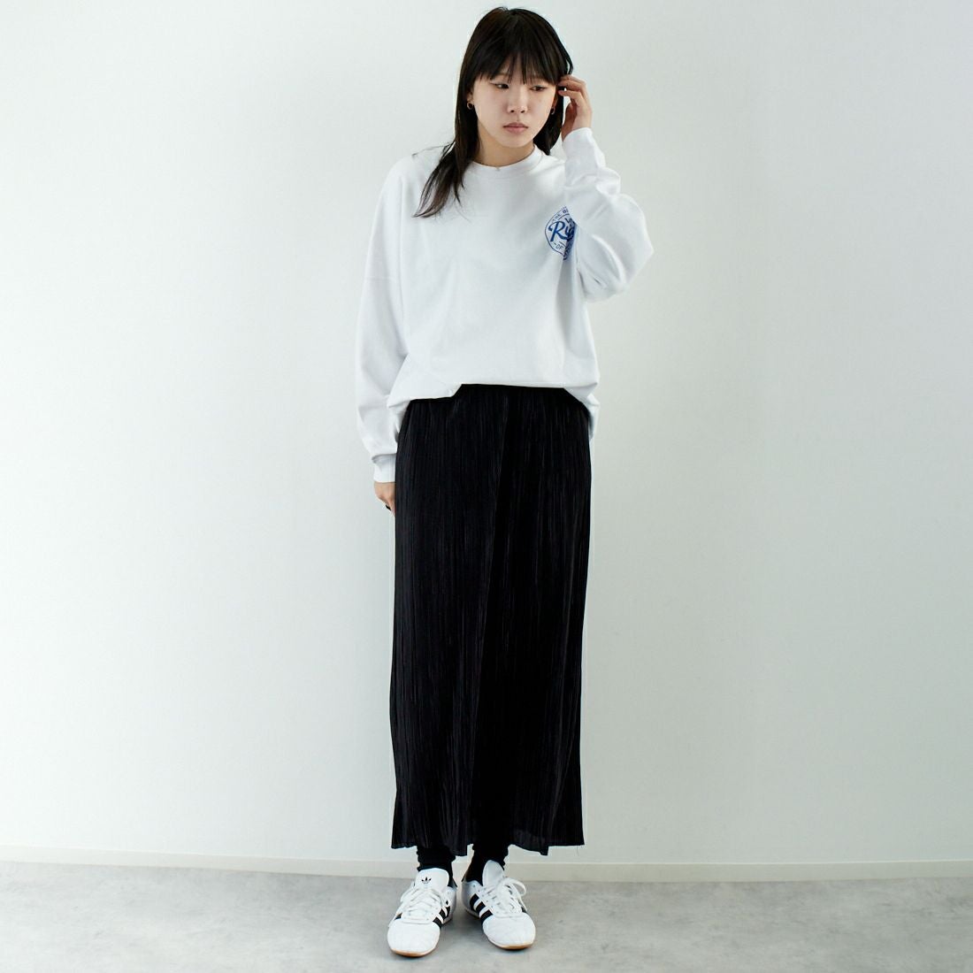 RVCA [ルーカ] スクリプトシールド ロングスリーブTシャツ [BF041-152] WHT &&モデル身長：167cm 着用サイズ：S&&