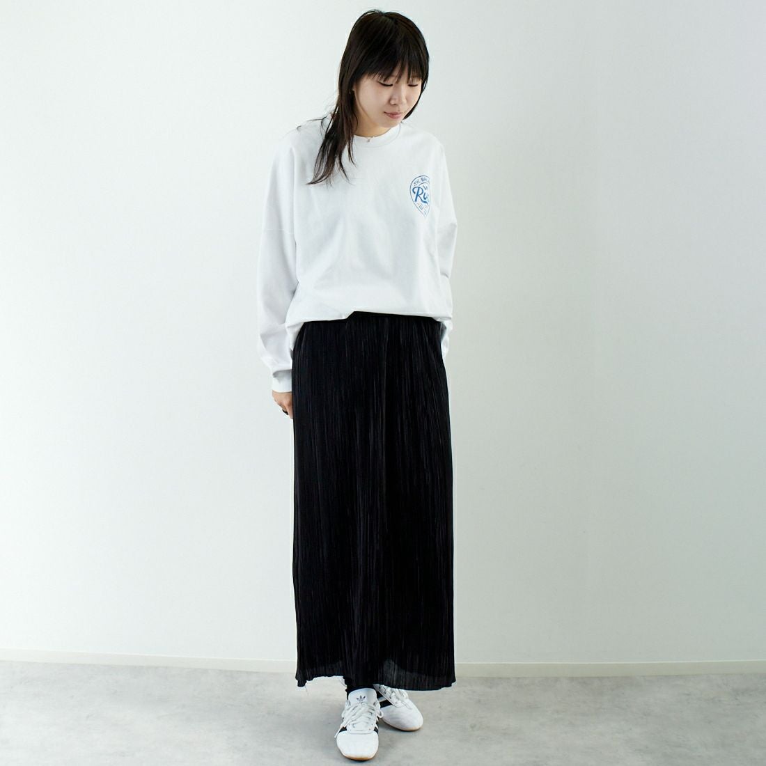 RVCA [ルーカ] スクリプトシールド ロングスリーブTシャツ [BF041-152] WHT &&モデル身長：167cm 着用サイズ：S&&