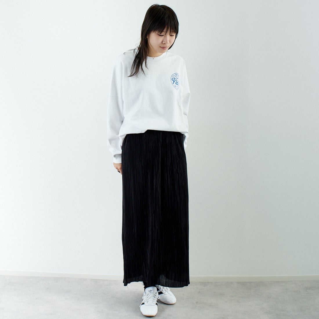 RVCA [ルーカ] スクリプトシールド ロングスリーブTシャツ [BF041-152] WHT &&モデル身長：167cm 着用サイズ：S&&