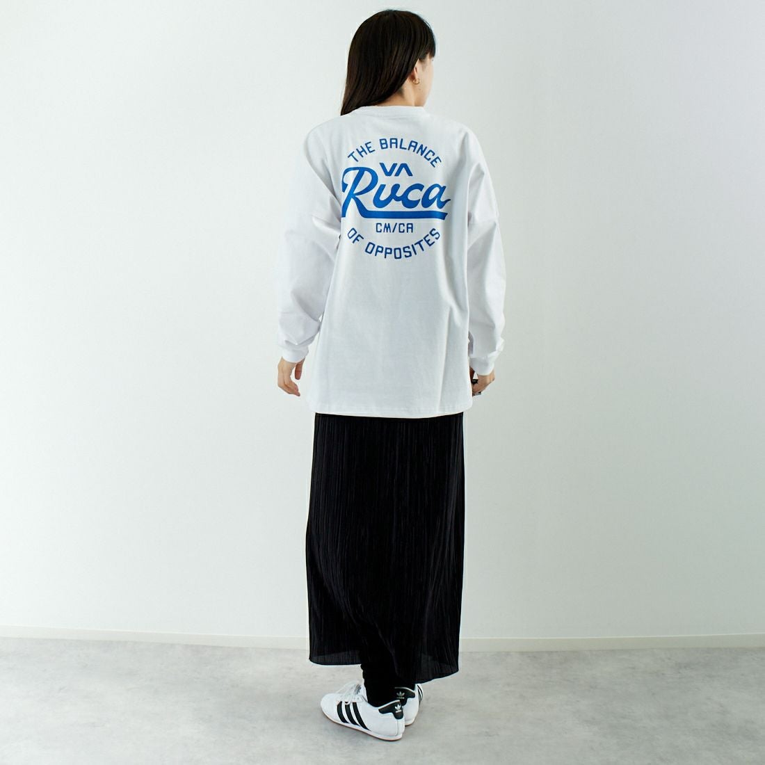 RVCA [ルーカ] スクリプトシールド ロングスリーブTシャツ [BF041-152] WHT &&モデル身長：167cm 着用サイズ：S&&