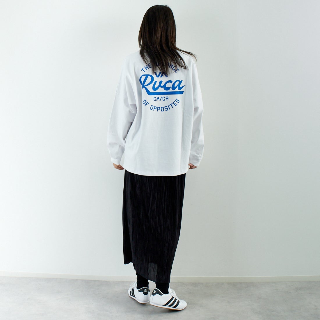 RVCA [ルーカ] スクリプトシールド ロングスリーブTシャツ [BF041-152] WHT &&モデル身長：167cm 着用サイズ：S&&