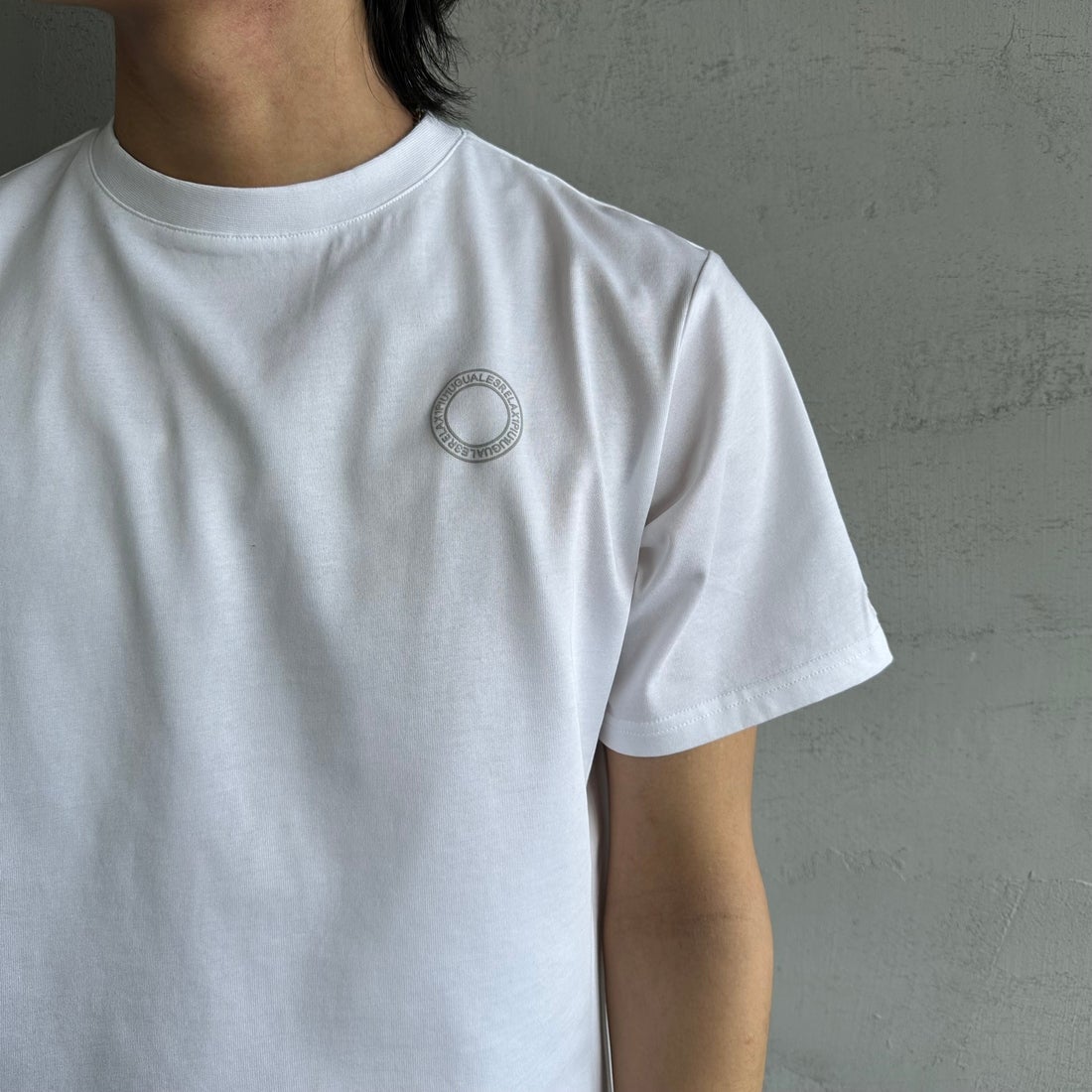 1PIU1UGUALE3 RELAX [ウノ ピゥ ウノ ウグァーレ トレ] 別注 メッシュデザイン バックプリントTシャツ [UST-25120IN-JF] WHITE