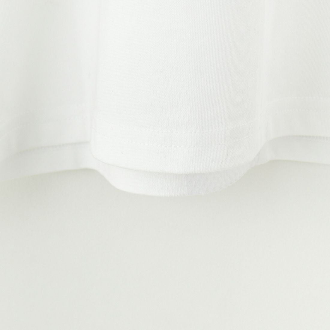 1PIU1UGUALE3 RELAX [ウノ ピゥ ウノ ウグァーレ トレ] 別注 メッシュデザイン バックプリントTシャツ [UST-25120IN-JF] WHITE