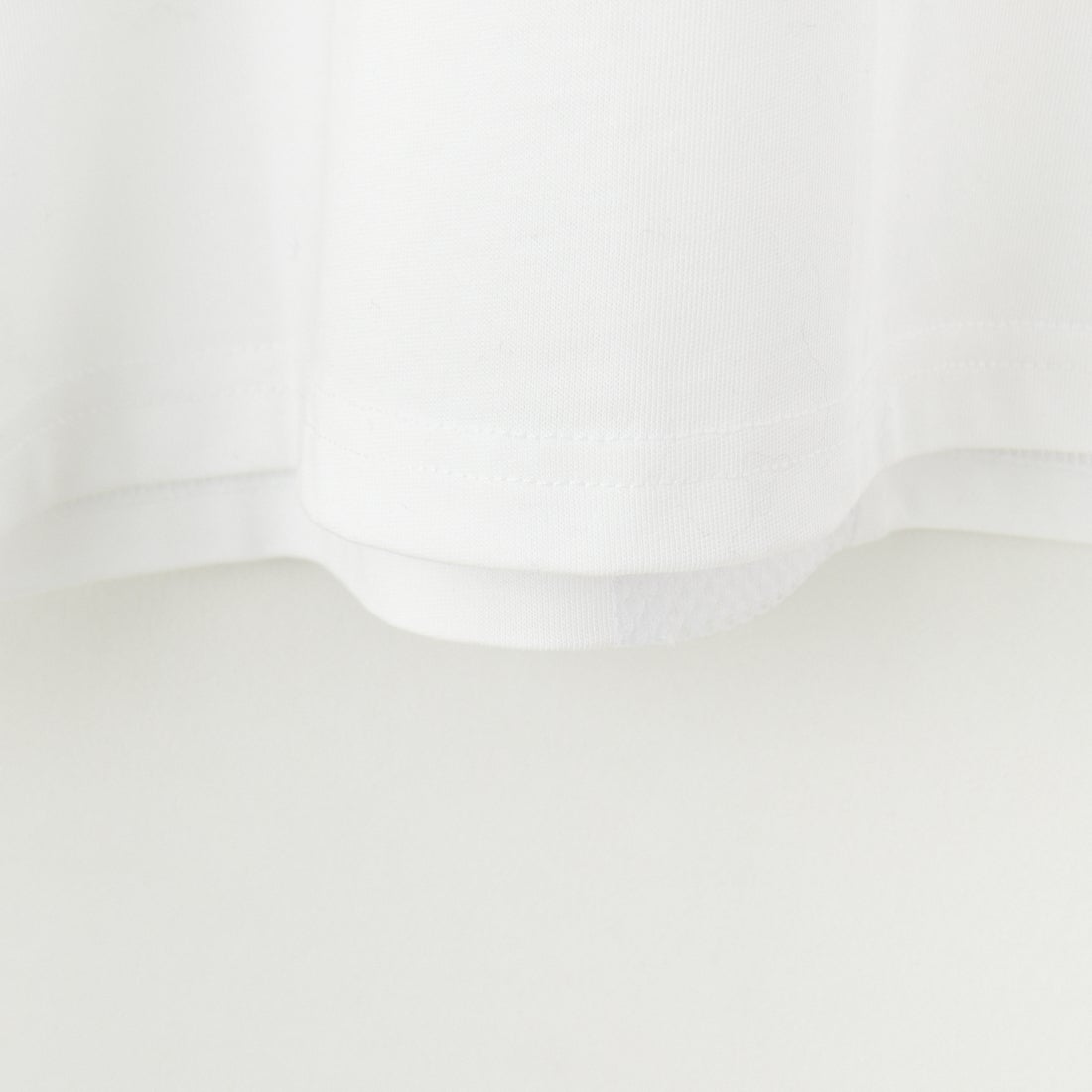 1PIU1UGUALE3 RELAX [ウノ ピゥ ウノ ウグァーレ トレ] 別注 メッシュデザイン バックプリントTシャツ [UST-25120IN-JF] WHITE