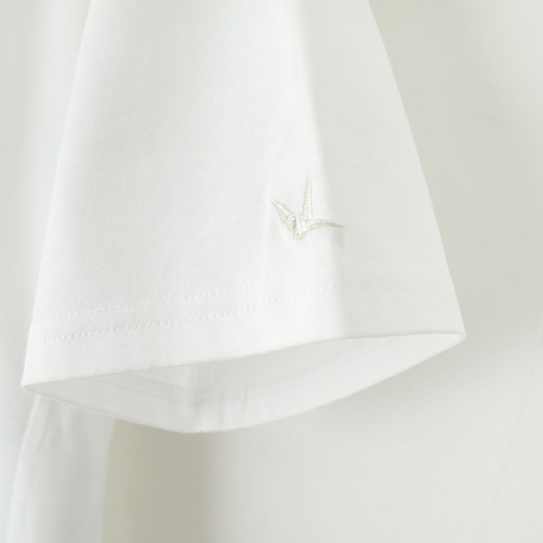 1PIU1UGUALE3 RELAX [ウノ ピゥ ウノ ウグァーレ トレ] 別注 メッシュデザイン バックプリントTシャツ [UST-25120IN-JF] WHITE