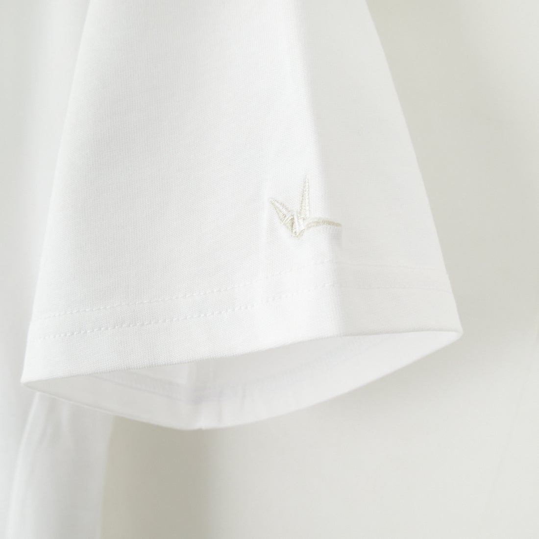 1PIU1UGUALE3 RELAX [ウノ ピゥ ウノ ウグァーレ トレ] 別注 メッシュデザイン バックプリントTシャツ [UST-25120IN-JF] WHITE