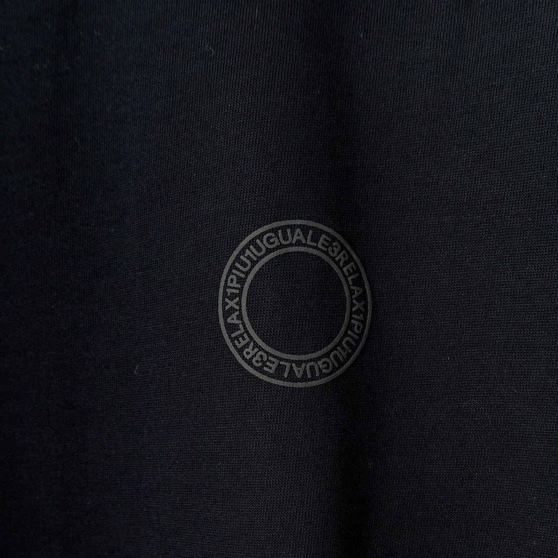 1PIU1UGUALE3 RELAX [ウノ ピゥ ウノ ウグァーレ トレ] 別注 メッシュデザイン バックプリントTシャツ [UST-25120IN-JF] BLACK
