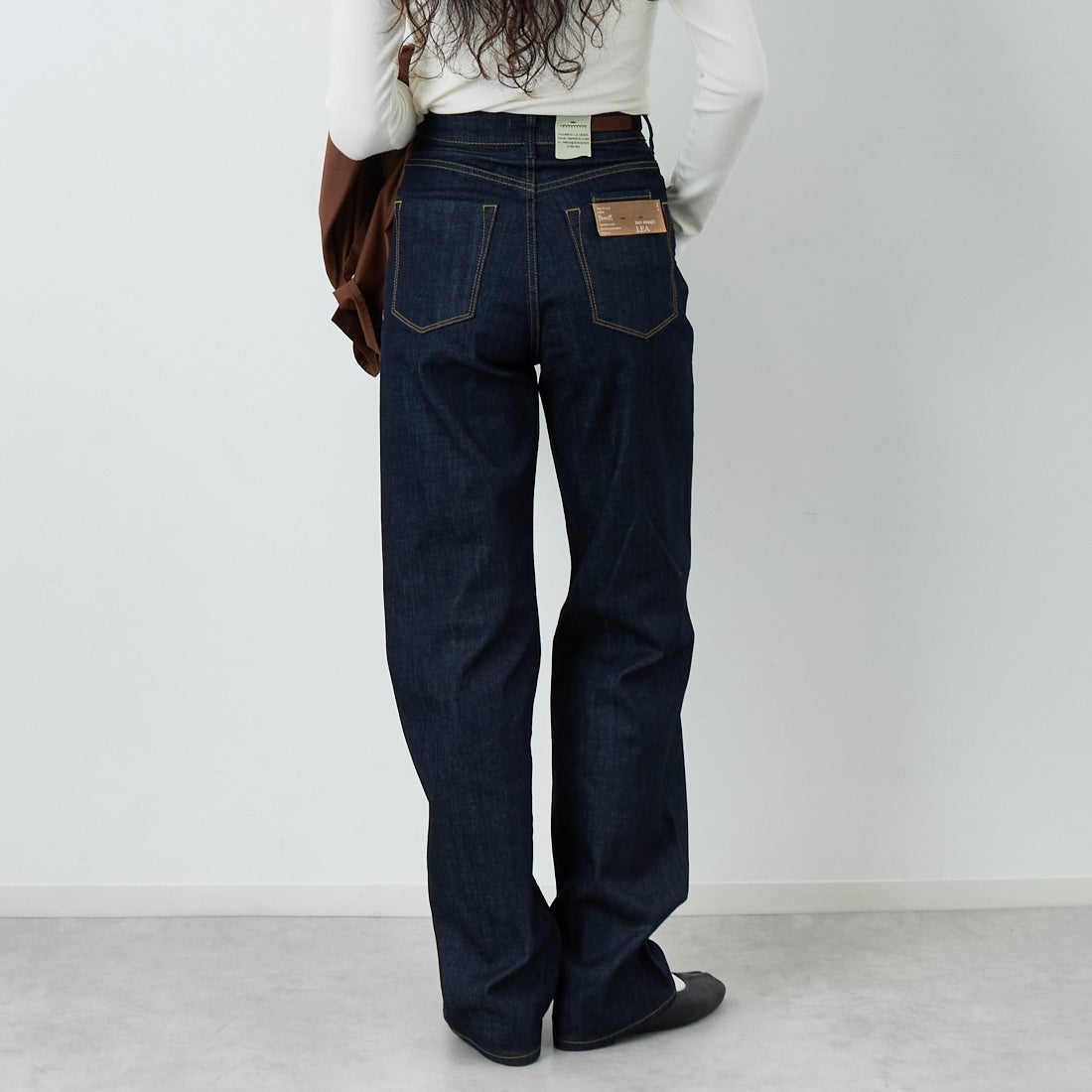 YANUK [ヤヌーク] ボーイズストレート LEA [57142230] OWI &&モデル身長：162cm 着用サイズ：24&&