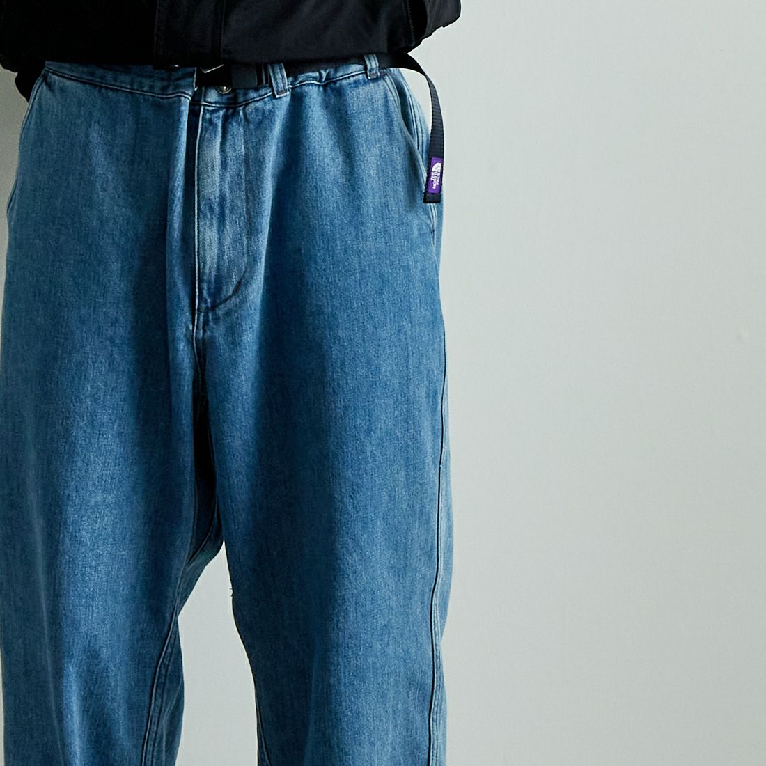 THE NORTH FACE PURPLE LABEL [ザ ノースフェイス パープルレーベル] デニムワイドテーパードフィールドパンツ [N25SC108] IB ID BLEA &&モデル身長：179cm 着用サイズ：32&&