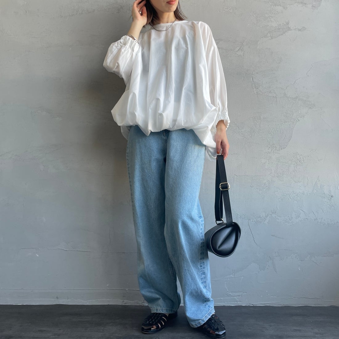 mizuiro ind [ミズイロインド] ドルマンボリュームプルオーバー [1-230109] 11 O.WHITE &&モデル身長：158cm 着用サイズ：F&&