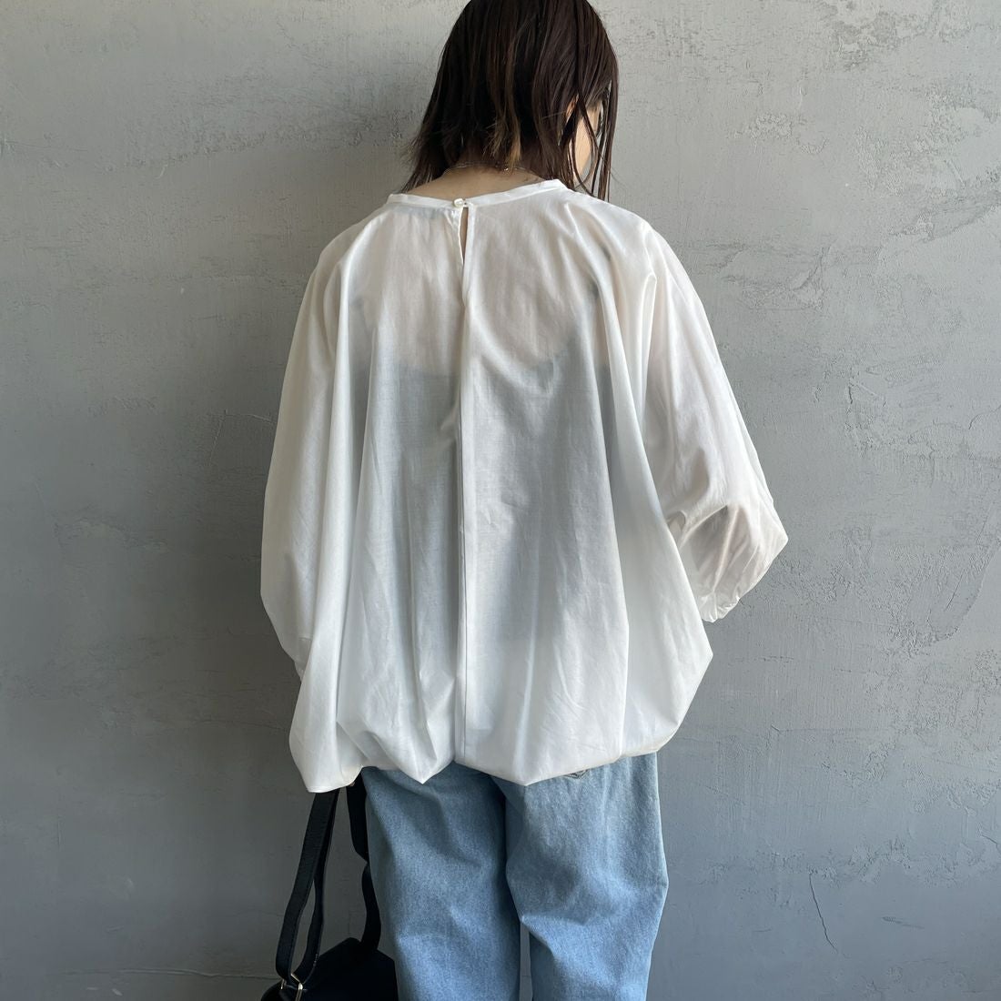 mizuiro ind [ミズイロインド] ドルマンボリュームプルオーバー [1-230109] 11 O.WHITE &&モデル身長：158cm 着用サイズ：F&&