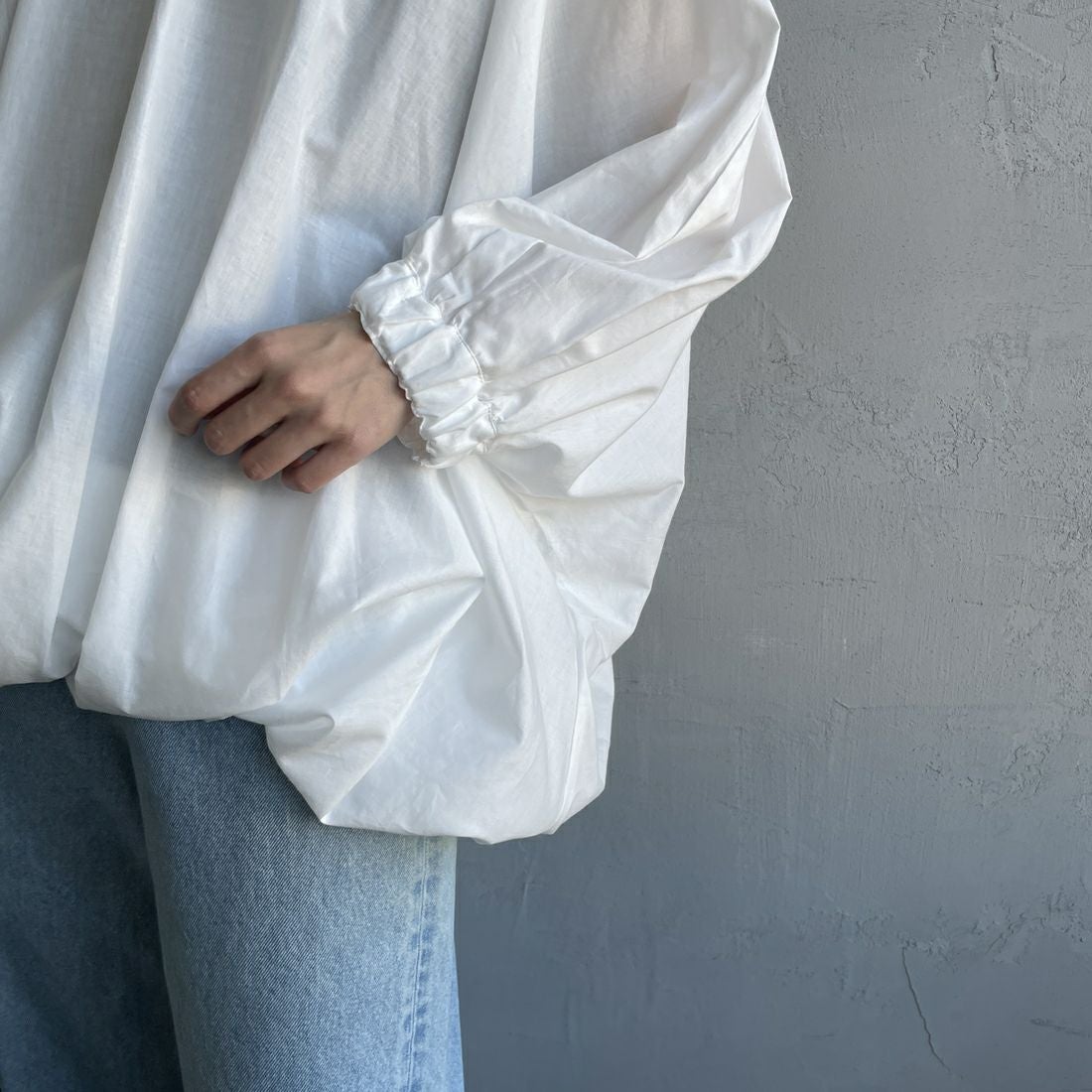 mizuiro ind [ミズイロインド] ドルマンボリュームプルオーバー [1-230109] 11 O.WHITE &&モデル身長：158cm 着用サイズ：F&&