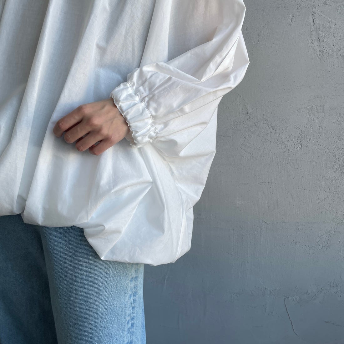 mizuiro ind [ミズイロインド] ドルマンボリュームプルオーバー [1-230109] 11 O.WHITE &&モデル身長：158cm 着用サイズ：F&&