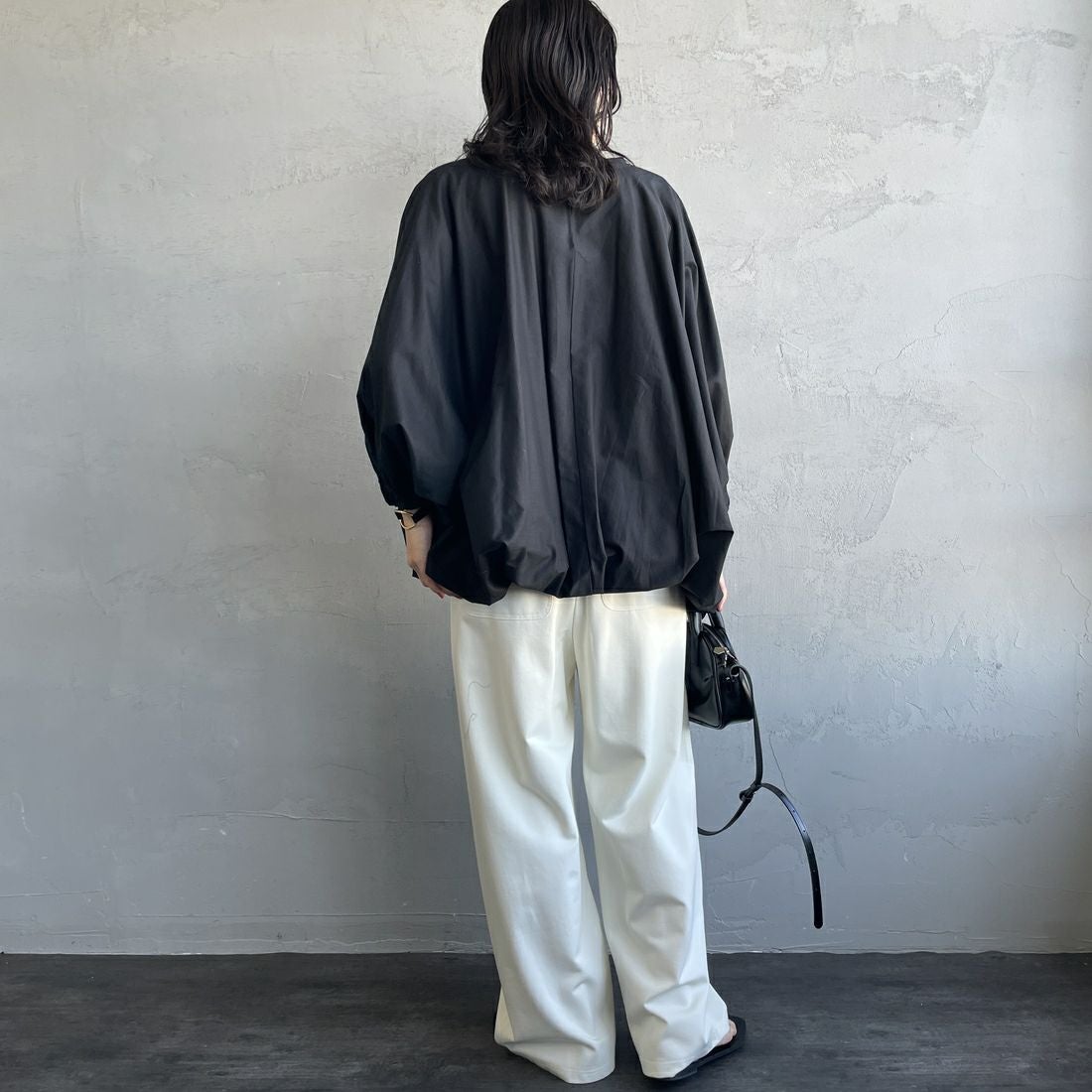 mizuiro ind [ミズイロインド] ドルマンボリュームプルオーバー [1-230109] 99 BLACK &&モデル身長：160cm 着用サイズ：F&&