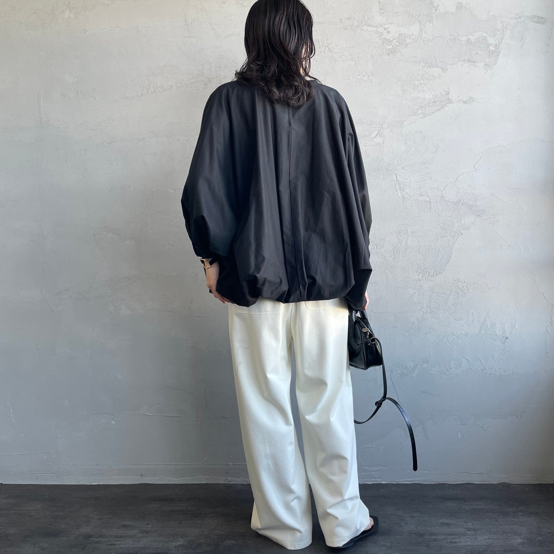 mizuiro ind [ミズイロインド] ドルマンボリュームプルオーバー [1-230109] 99 BLACK &&モデル身長：160cm 着用サイズ：F&&