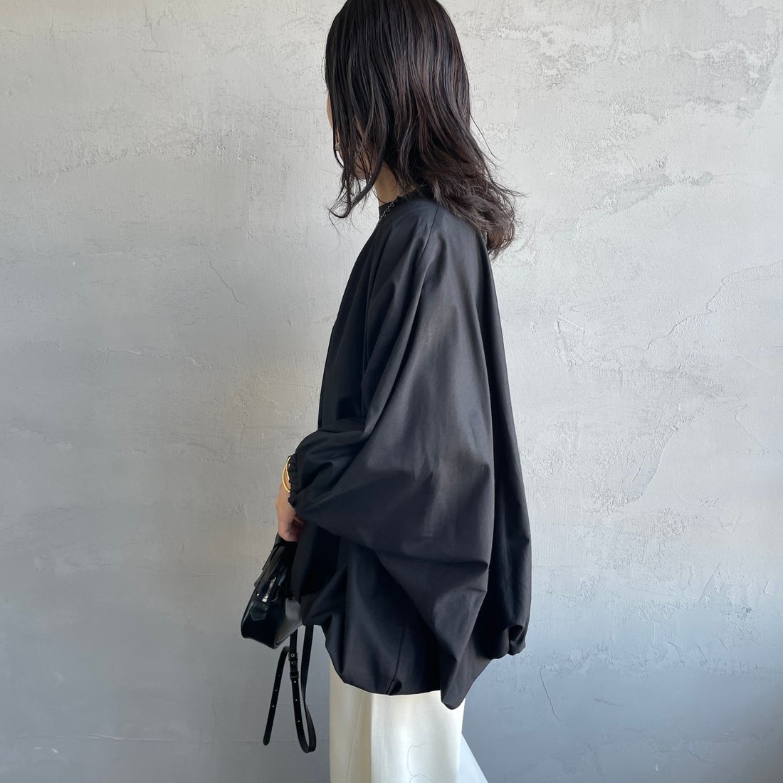 mizuiro ind [ミズイロインド] ドルマンボリュームプルオーバー [1-230109] 99 BLACK &&モデル身長：160cm 着用サイズ：F&&