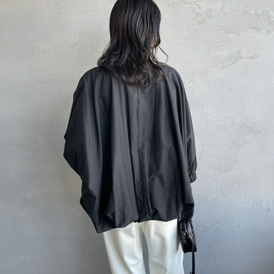 mizuiro ind [ミズイロインド] ドルマンボリュームプルオーバー [1-230109] 99 BLACK &&モデル身長：160cm 着用サイズ：F&&