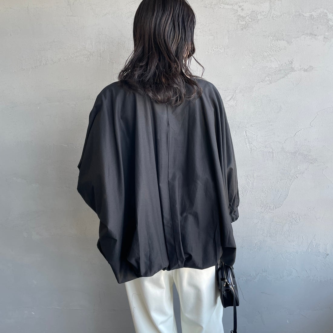 mizuiro ind [ミズイロインド] ドルマンボリュームプルオーバー [1-230109] 99 BLACK &&モデル身長：160cm 着用サイズ：F&&