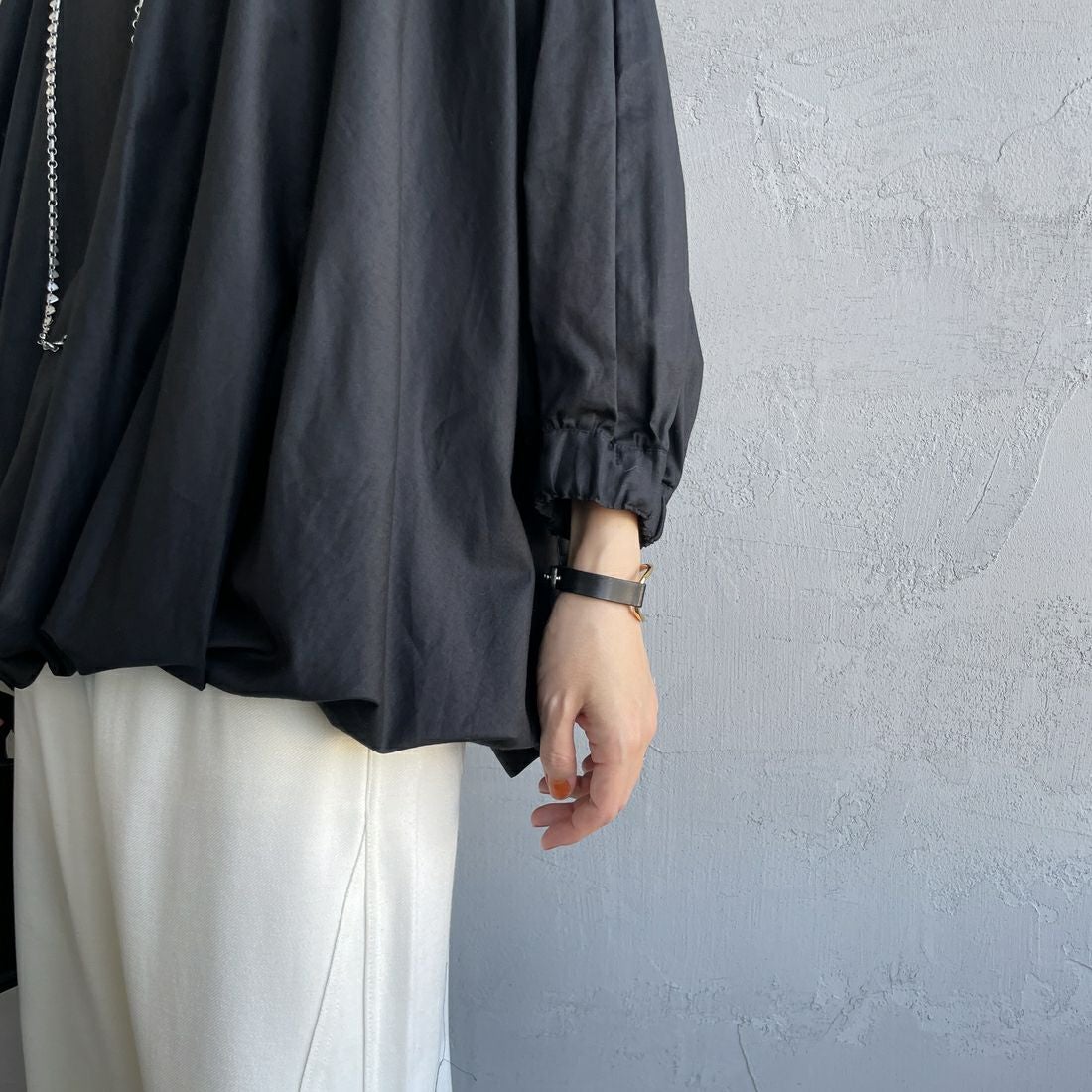 mizuiro ind [ミズイロインド] ドルマンボリュームプルオーバー [1-230109] 99 BLACK &&モデル身長：160cm 着用サイズ：F&&