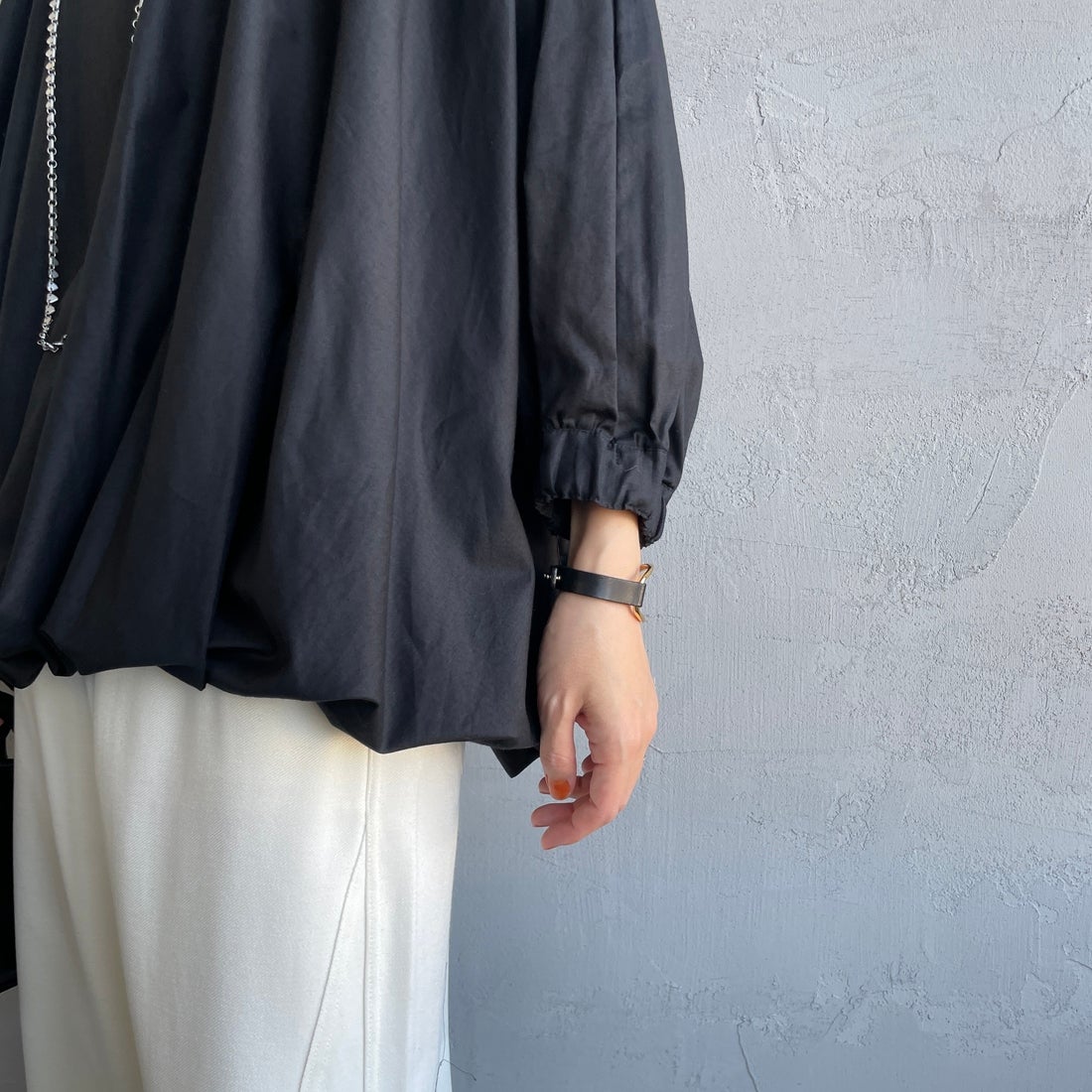 mizuiro ind [ミズイロインド] ドルマンボリュームプルオーバー [1-230109] 99 BLACK &&モデル身長：160cm 着用サイズ：F&&