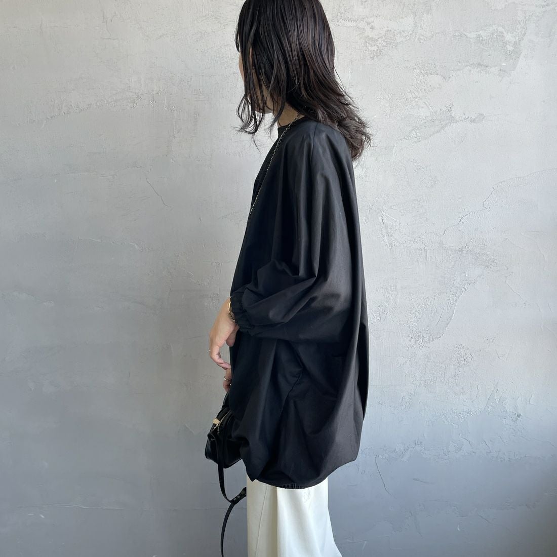 mizuiro ind [ミズイロインド] ドルマンボリュームプルオーバー [1-230109] 99 BLACK &&モデル身長：160cm 着用サイズ：F&&