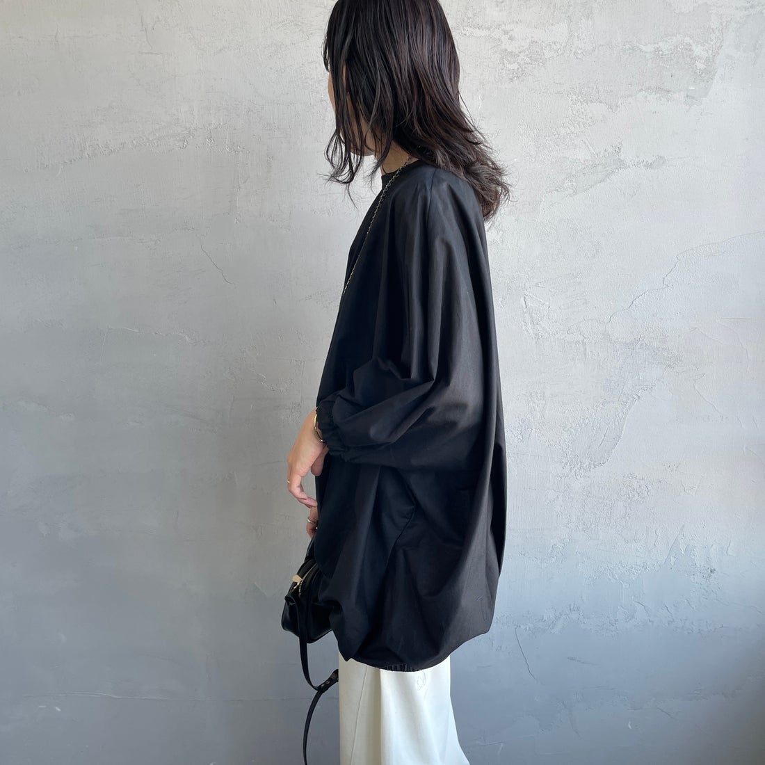 mizuiro ind [ミズイロインド] ドルマンボリュームプルオーバー [1-230109] 99 BLACK &&モデル身長：160cm 着用サイズ：F&&