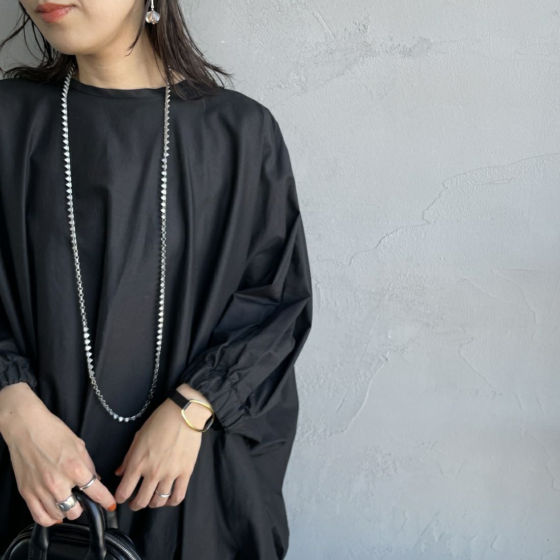 mizuiro ind [ミズイロインド] ドルマンボリュームプルオーバー [1-230109] 99 BLACK &&モデル身長：160cm 着用サイズ：F&&