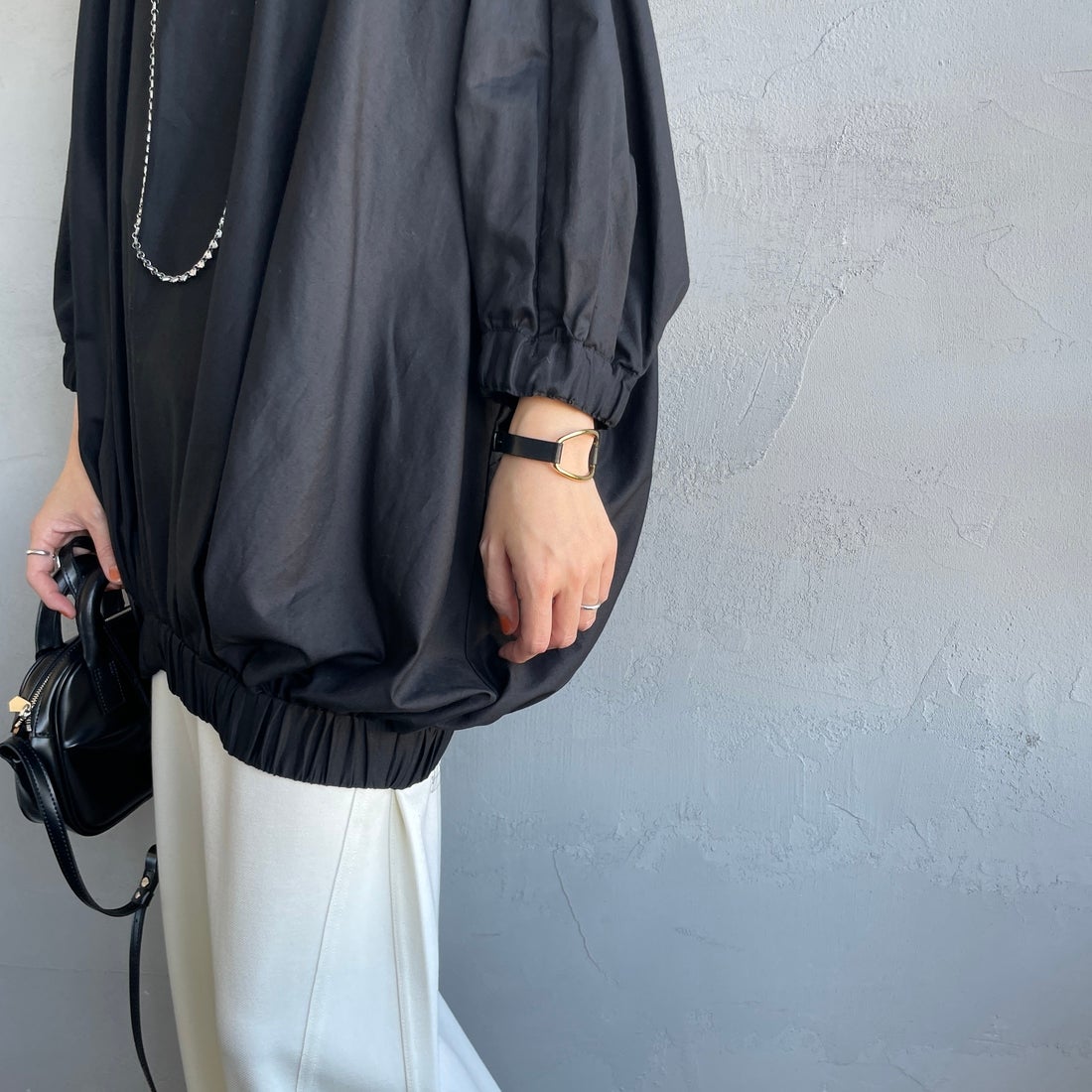 mizuiro ind [ミズイロインド] ドルマンボリュームプルオーバー [1-230109] 99 BLACK &&モデル身長：160cm 着用サイズ：F&&