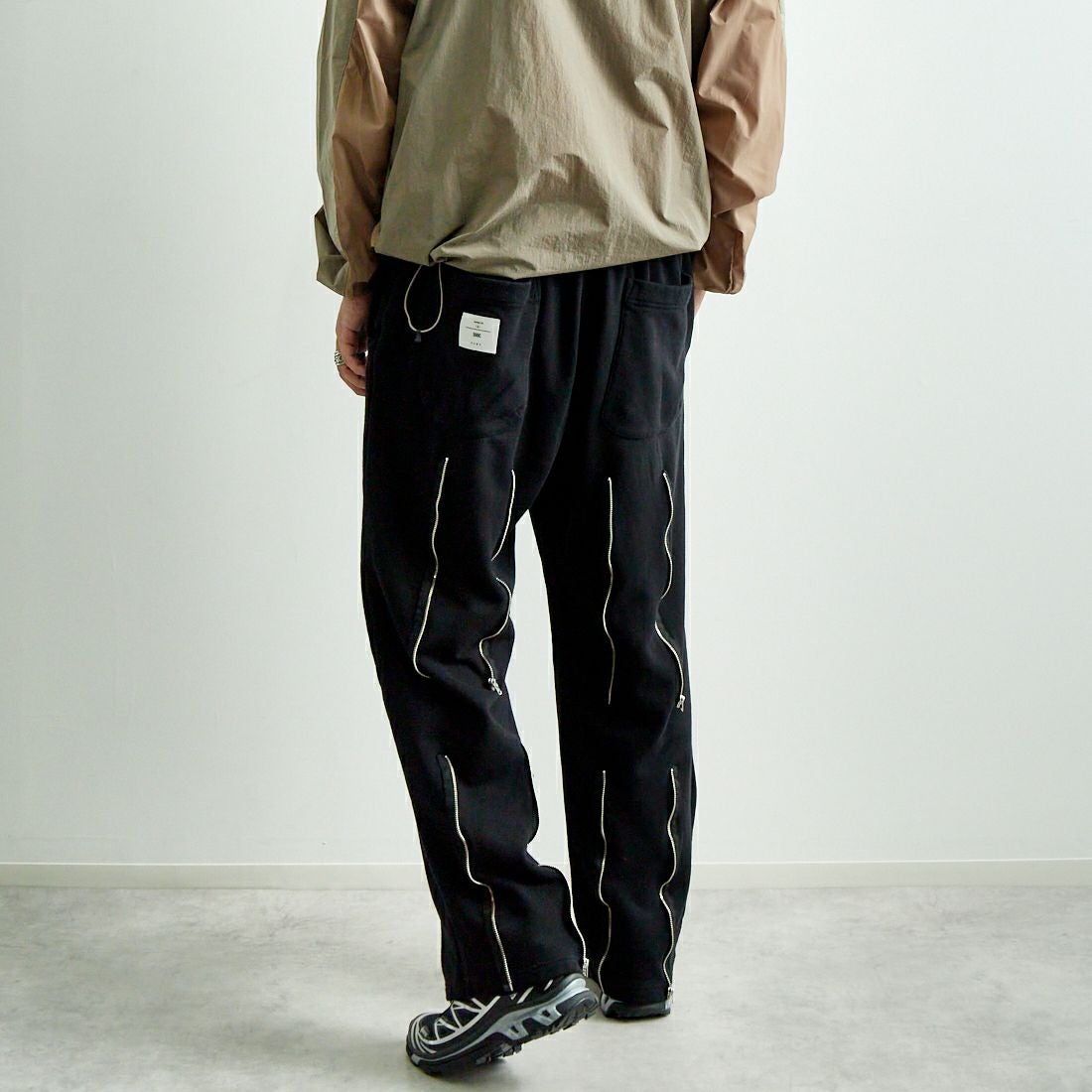 Name. [ネーム] ボンデージスウェットパンツ [NMPT-025] RED &&モデル身長：179cm 着用サイズ：1&&