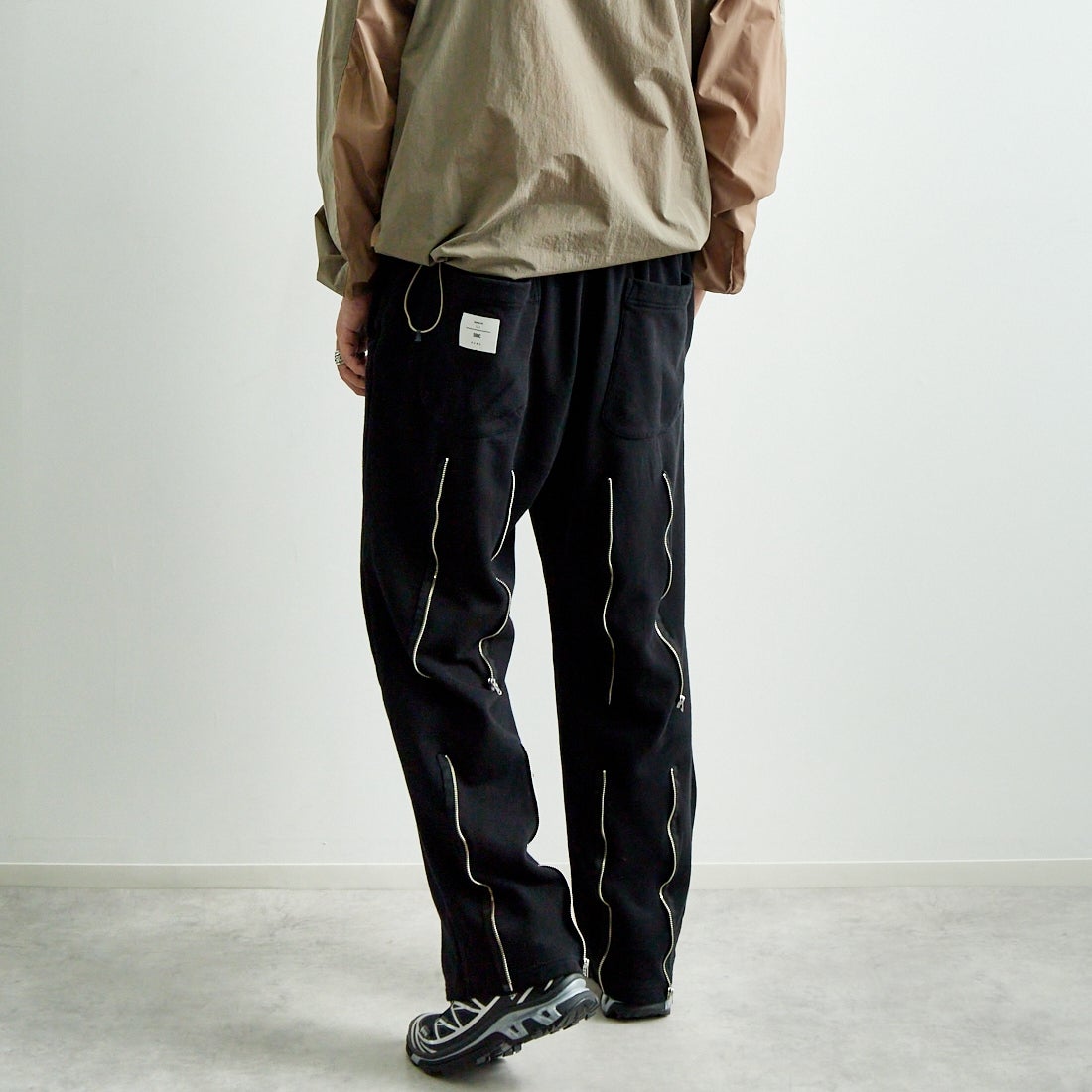 Name. [ネーム] ボンデージスウェットパンツ [NMPT-025] RED &&モデル身長：179cm 着用サイズ：1&&