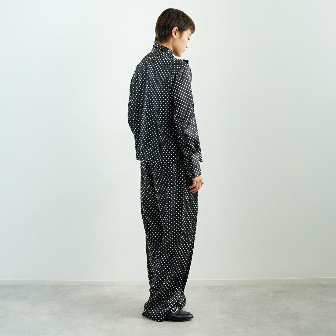 RhodolirioN [ロドリリオン] ボウタイブラウス [QT1000] B BLACK &&モデル身長：160cm 着用サイズ：0&&