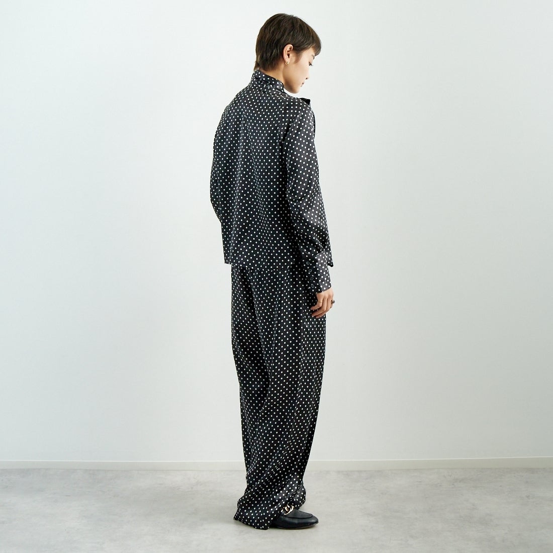 RhodolirioN [ロドリリオン] ボウタイブラウス [QT1000] B BLACK &&モデル身長：160cm 着用サイズ：0&&