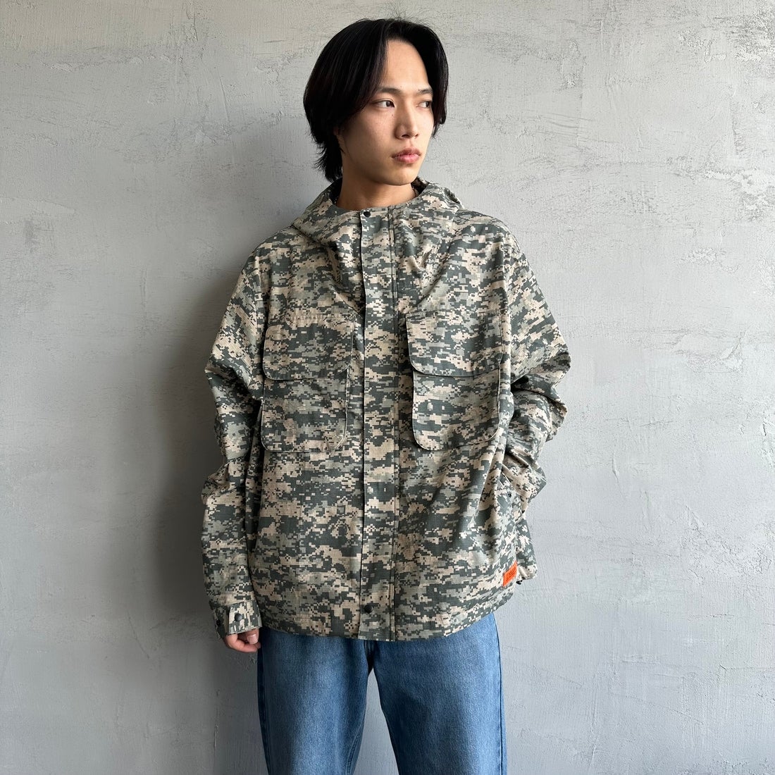 UNIVERSAL OVERALL [ユニバーサルオーバーオール] 別注 アクティブワークジャケット [U2431500IN-JF] DIGITAL CA &&モデル身長：179cm 着用サイズ：L&&