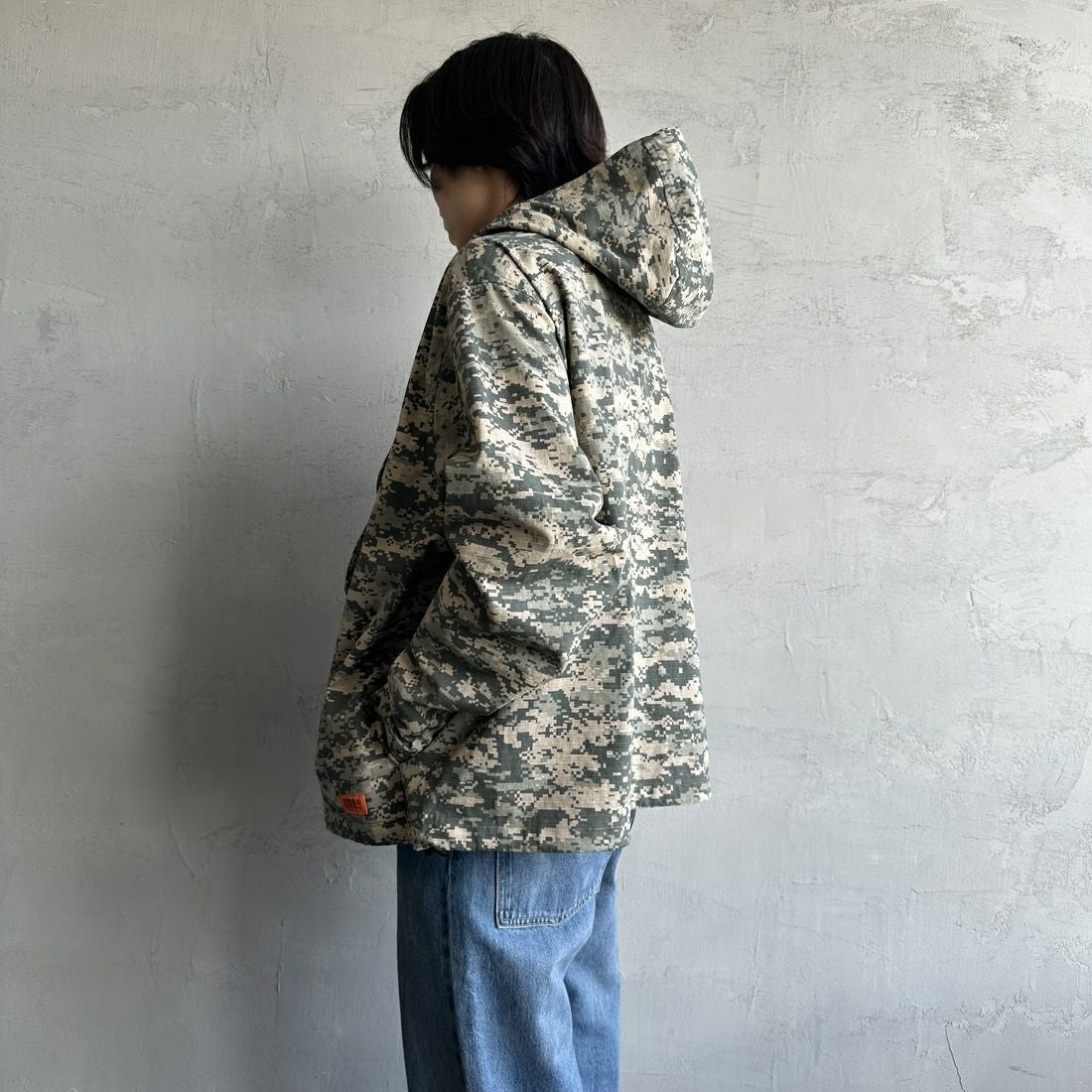 UNIVERSAL OVERALL [ユニバーサルオーバーオール] 別注 アクティブワークジャケット [U2431500IN-JF] DIGITAL CA &&モデル身長：179cm 着用サイズ：L&&