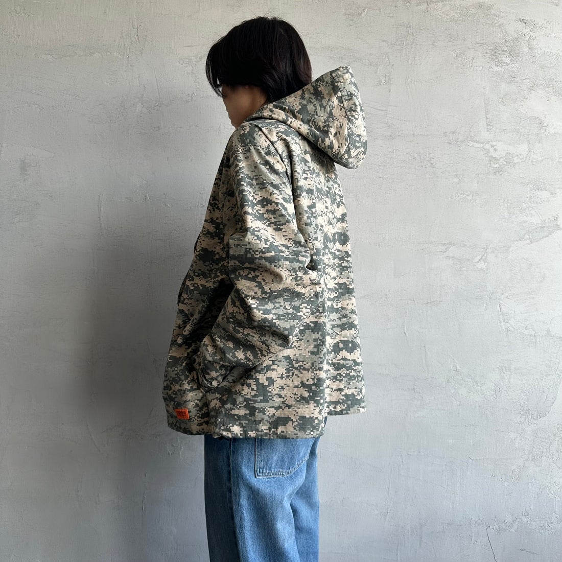 UNIVERSAL OVERALL [ユニバーサルオーバーオール] 別注 アクティブワークジャケット [U2431500IN-JF] DIGITAL CA &&モデル身長：179cm 着用サイズ：L&&