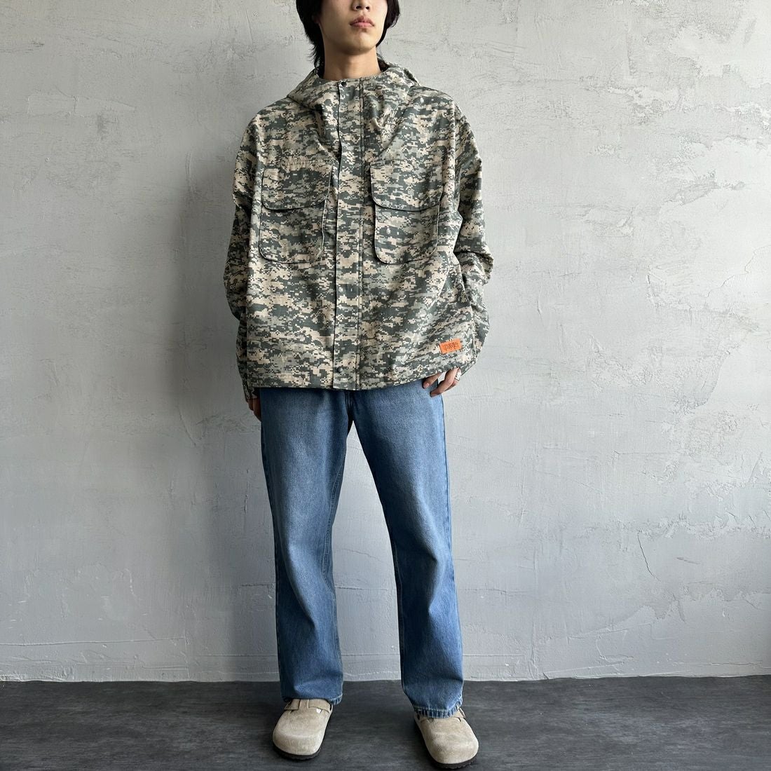 UNIVERSAL OVERALL [ユニバーサルオーバーオール] 別注 アクティブワークジャケット [U2431500IN-JF] DIGITAL CA &&モデル身長：179cm 着用サイズ：L&&