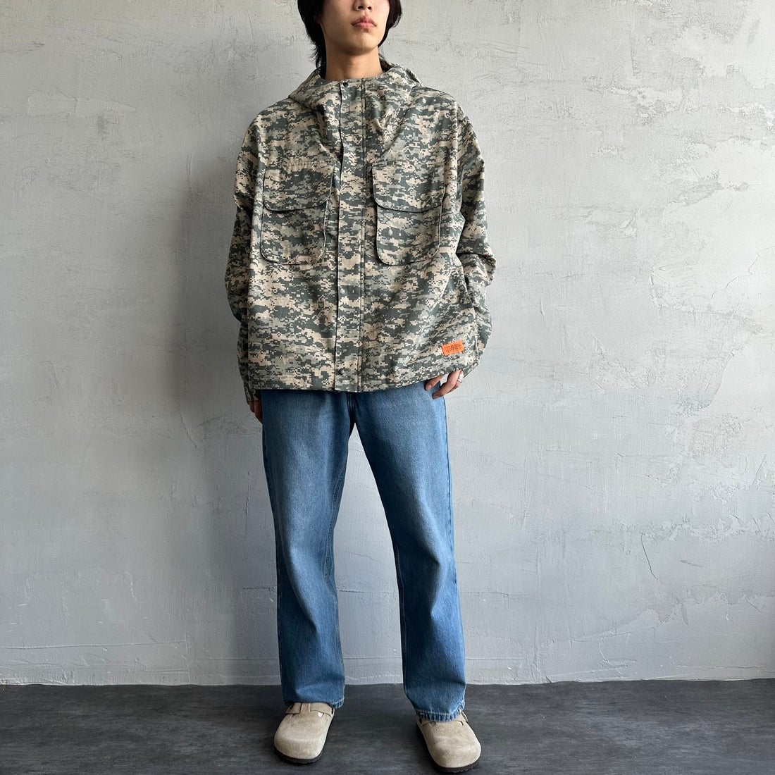 UNIVERSAL OVERALL [ユニバーサルオーバーオール] 別注 アクティブワークジャケット [U2431500IN-JF] DIGITAL CA &&モデル身長：179cm 着用サイズ：L&&