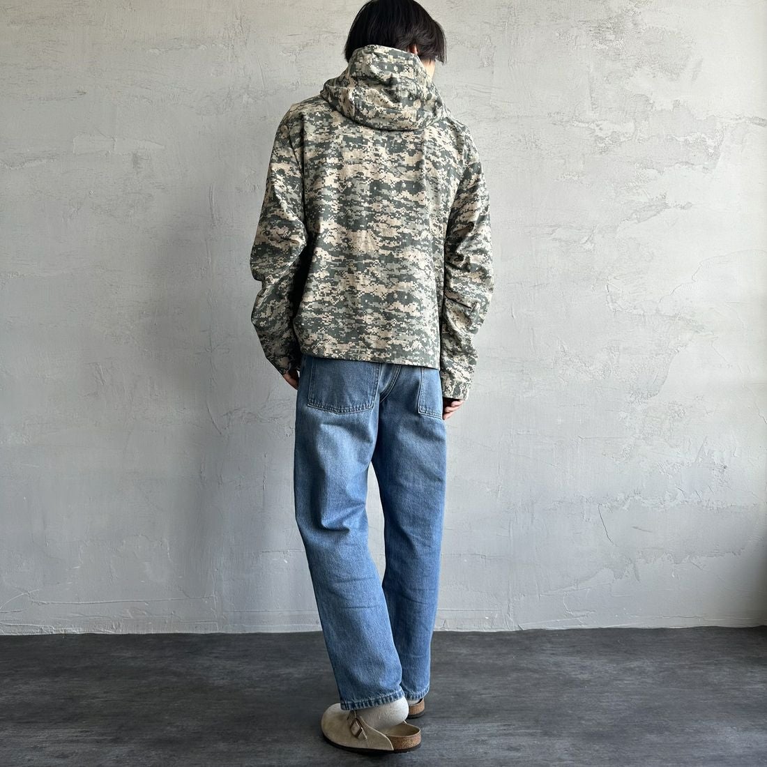 UNIVERSAL OVERALL [ユニバーサルオーバーオール] 別注 アクティブワークジャケット [U2431500IN-JF] DIGITAL CA &&モデル身長：179cm 着用サイズ：L&&