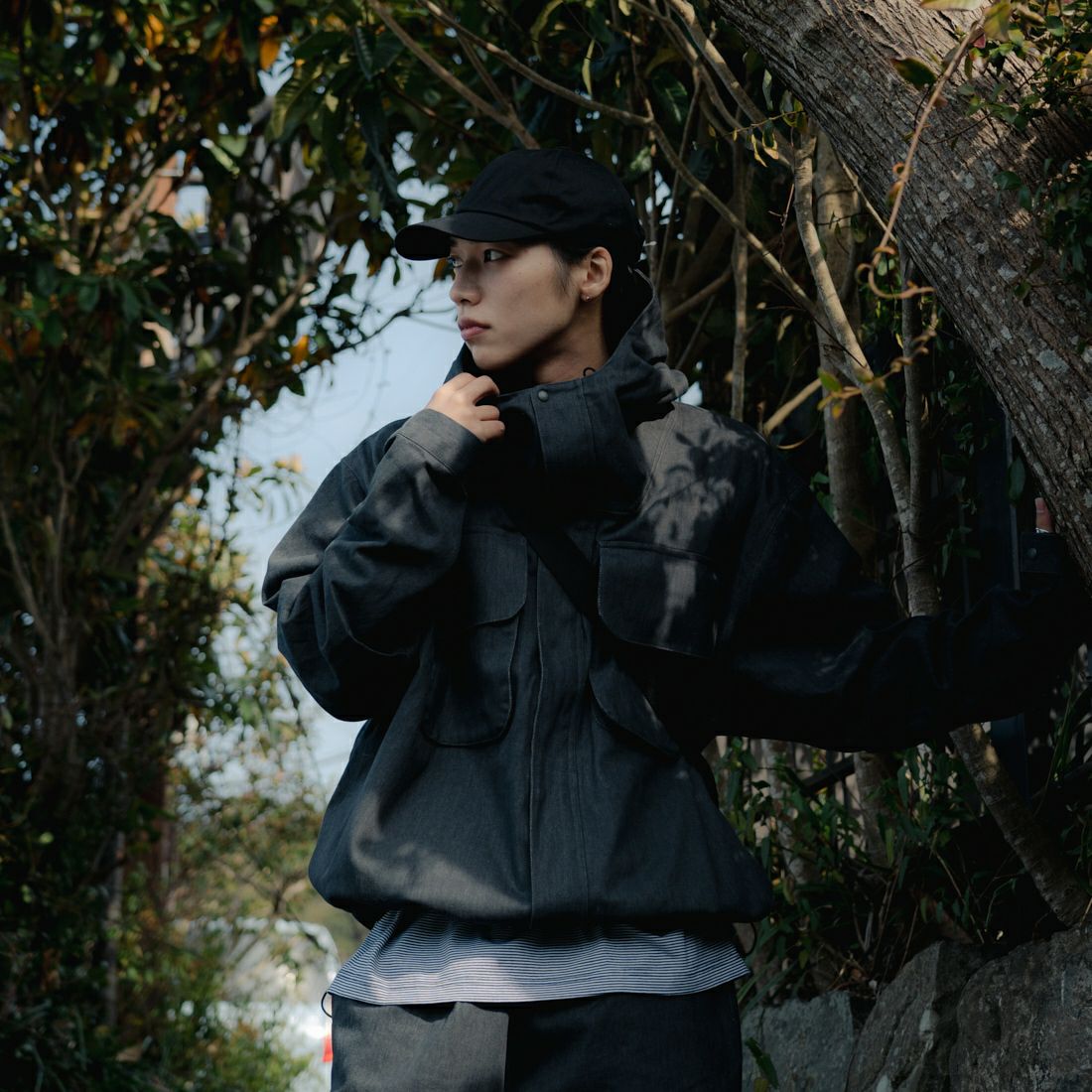 UNIVERSAL OVERALL [ユニバーサルオーバーオール] 別注 アクティブワークジャケット [U2431500IN-JF] CHARCOAL &&モデル身長：179cm 着用サイズ：L&&