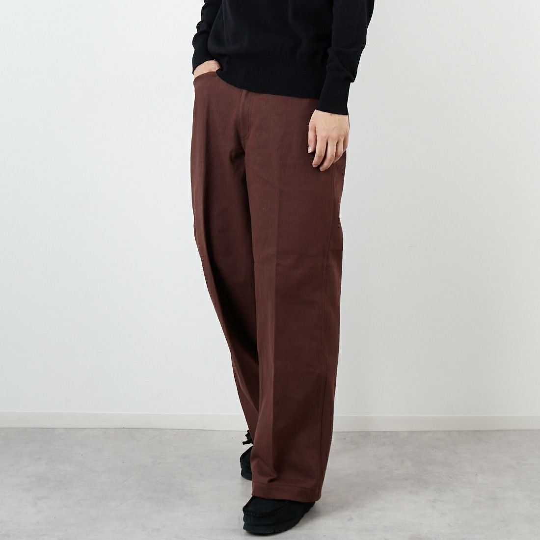 BEN DAVIS [ベンデイビス] エクストラ ワイドチノパンツ [T-23180009] 32 BROWN &&モデル身長：179cm 着用サイズ：32&&