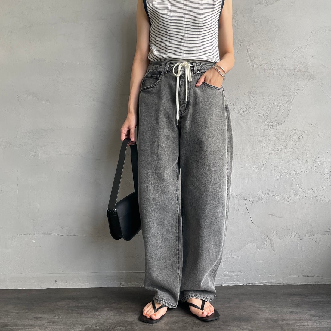 Noir Fabrik [ヌワールファブリック] カーブイージーデニムパンツ [NF-251-008] ACID BLK &&モデル身長：160cm 着用サイズ：M&&