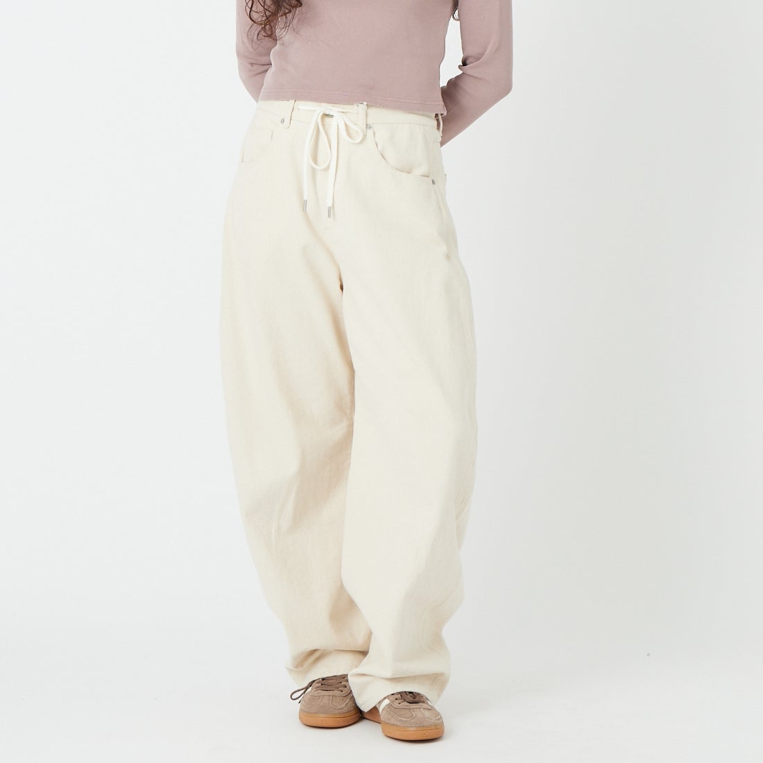 Noir Fabrik [ヌワールファブリック] カーブイージーデニムパンツ [NF-251-008] KINARI &&モデル身長：162cm 着用サイズ：S&&