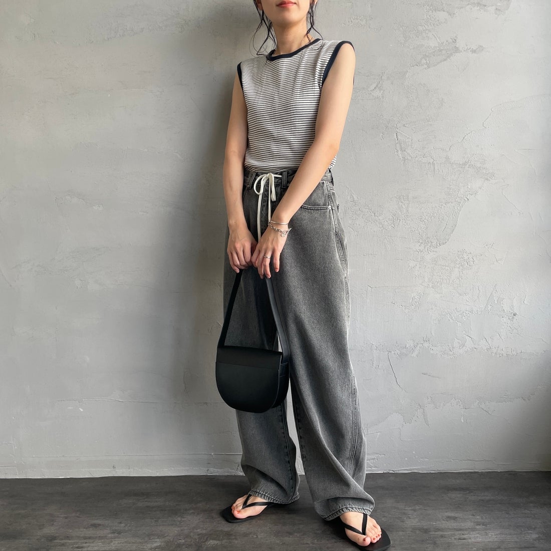 Noir Fabrik [ヌワールファブリック] カーブイージーデニムパンツ [NF-251-008] ACID BLK &&モデル身長：160cm 着用サイズ：M&&