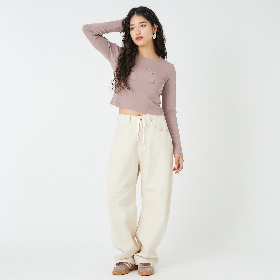 Noir Fabrik [ヌワールファブリック] カーブイージーデニムパンツ [NF-251-008] KINARI &&モデル身長：162cm 着用サイズ：S&&