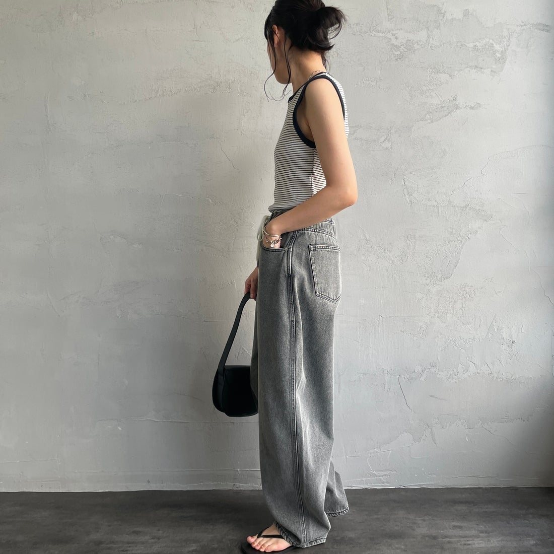 Noir Fabrik [ヌワールファブリック] カーブイージーデニムパンツ [NF-251-008] ACID BLK &&モデル身長：160cm 着用サイズ：M&&