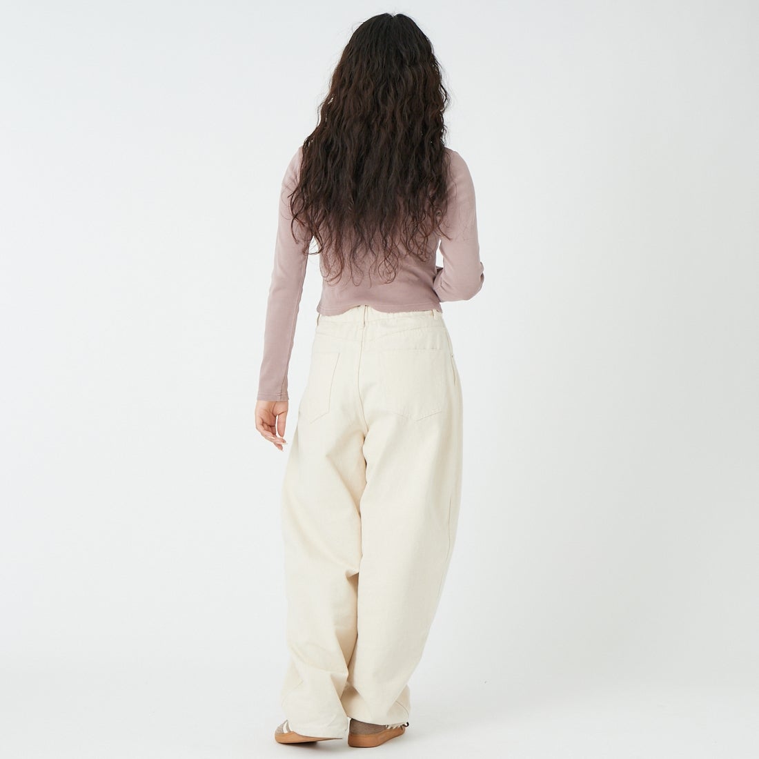 Noir Fabrik [ヌワールファブリック] カーブイージーデニムパンツ [NF-251-008] KINARI &&モデル身長：162cm 着用サイズ：S&&