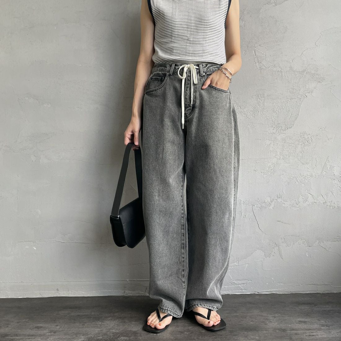 Noir Fabrik [ヌワールファブリック] カーブイージーデニムパンツ [NF-251-008] ACID BLK &&モデル身長：160cm 着用サイズ：M&&